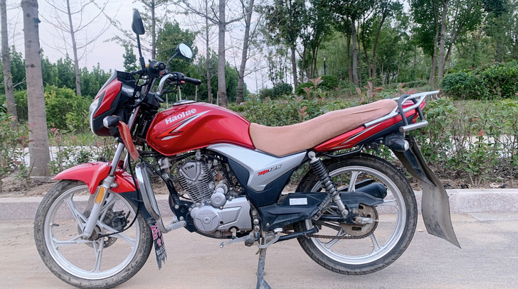 品牌型号 豪爵HJ125-19，黑红配色超...