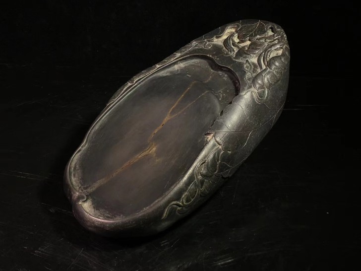 旧藏老坑端石 豆荚 端砚，石料上乘，质地细...