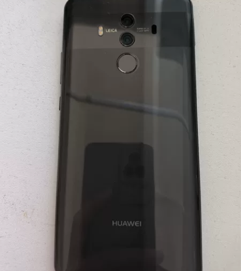 华为mate10，不知道什么配置，可以开机...