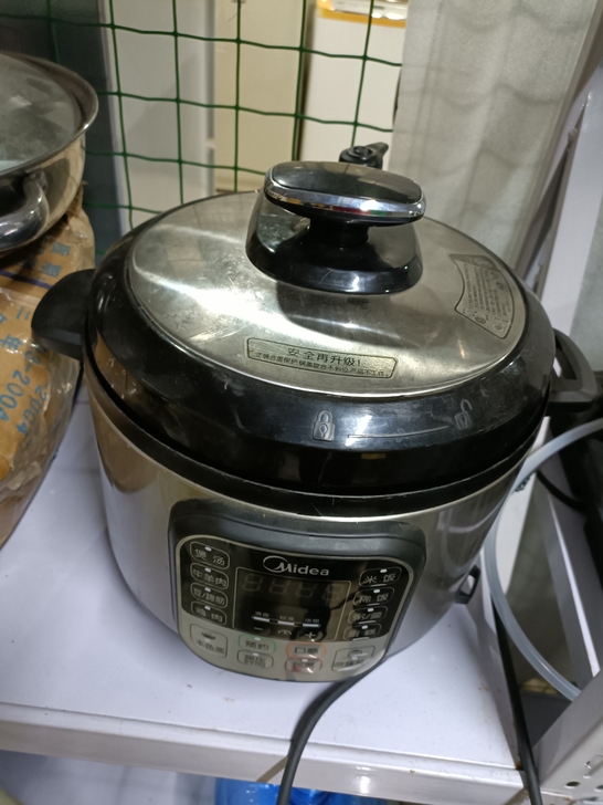 电高压锅，美的电高压锅，成色很新，一百自提