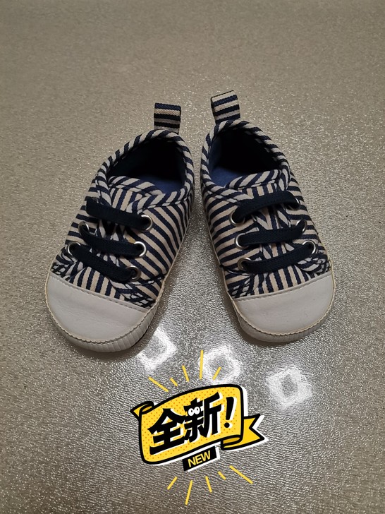全新，第一双是帆布软底鞋，20元，第二双和...