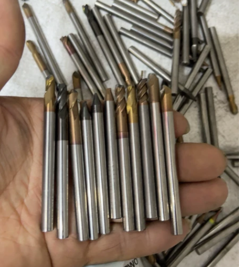 出售6个棒杆、长5.5需要的联系， 感兴趣...