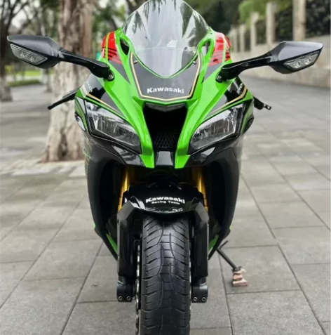 本人是做机车跑车街车出租的。现因为yi情影...