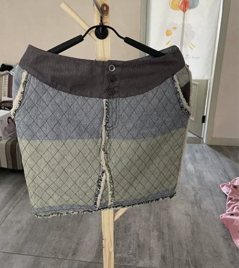 牛仔拼接A字裙，穿着有型，160码，手感好...