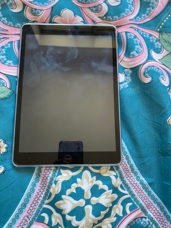 iPad2019内存128g插卡版又叫ip...