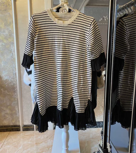 秋季新款黑白条纹拼接撞色荷叶边冰丝针织连衣...