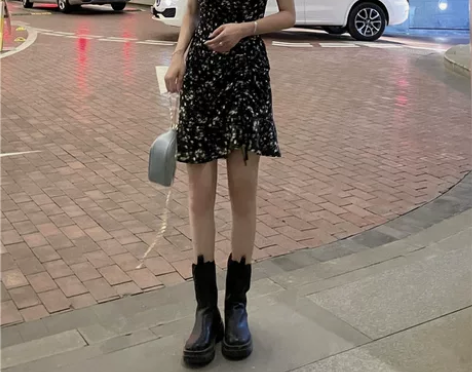 气质碎花荷叶边吊带连衣裙女夏季2021年新...
