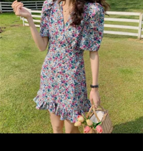 清新小碎花泡泡袖v领鱼尾裙，99新，仅上身...