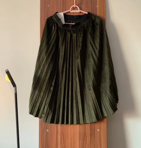 全新复古墨绿色丝绒百褶裙 很有气质，均码全...