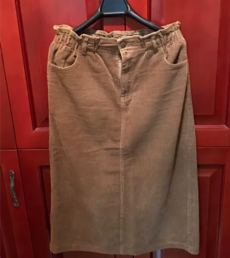 九成新棕色百搭大号文艺范灯芯绒长裙 感兴趣...