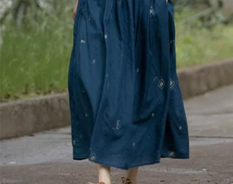 封面是花 靛蓝染  纯棉布拔印蜡染风格 抽...