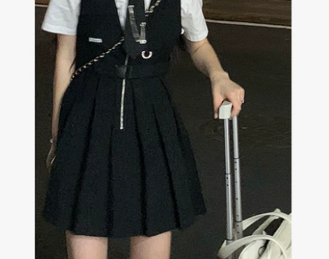 盐系背带裙夏2022新款护奶裙学院风显瘦j...