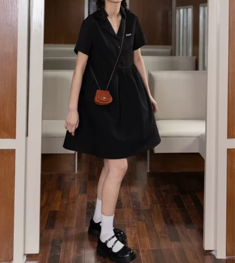 尔给中长款小清新甜美学院风连衣裙设计感小众...