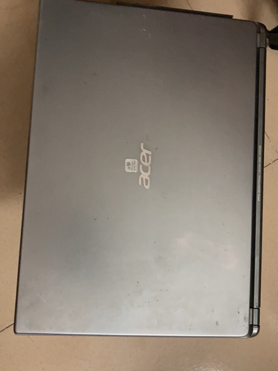 宏碁m5-481笔记本电脑开机正常,显示器...