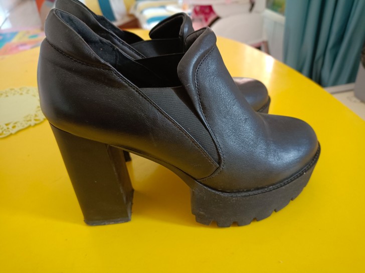女士高跟鞋穿过一次,400入,30出