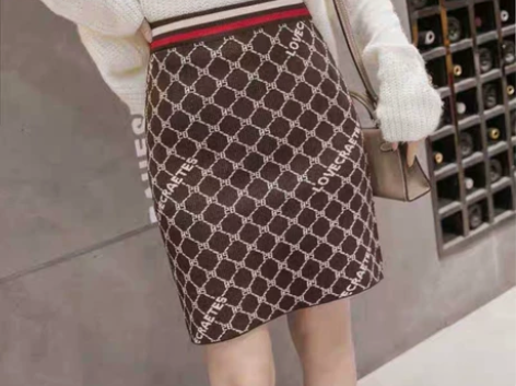 全新 羊毛针织短裙 颜色：咖色、驼色、卡其...