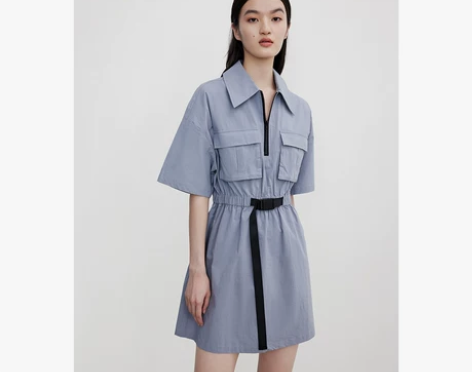 UR秋季新品女装 盐系工装风连衣裙，9成新...