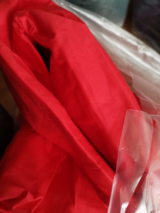 红色算沙卡不?我也不知道,薄的,感觉颜色特...