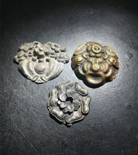 宋辽金发饰三件，隐约可见鎏金，一个铜鎏金，...