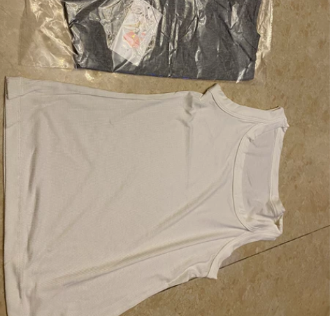 俩条女士背心。新 感兴趣的话点“我想要”和...