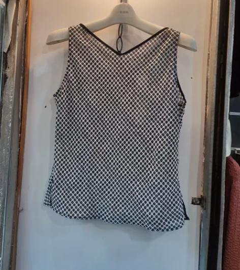 女士背心 实体店清仓不干了 给钱就卖 感兴...