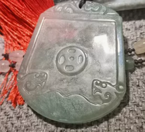 古龙牌翡翠老料 感兴趣的话点“我想要”和我...