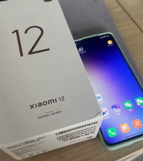 小米12。8+128内存。99新，自用非常...