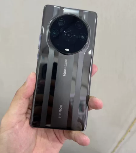 代朋友出售荣耀Magic3至臻版，外观可以...