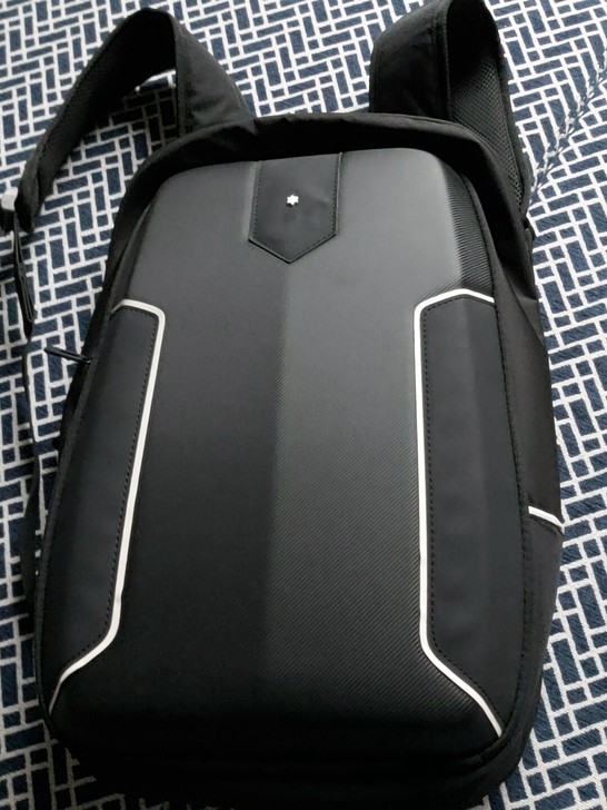 HP笔记本大双肩背,适合14-17寸,吊牌...