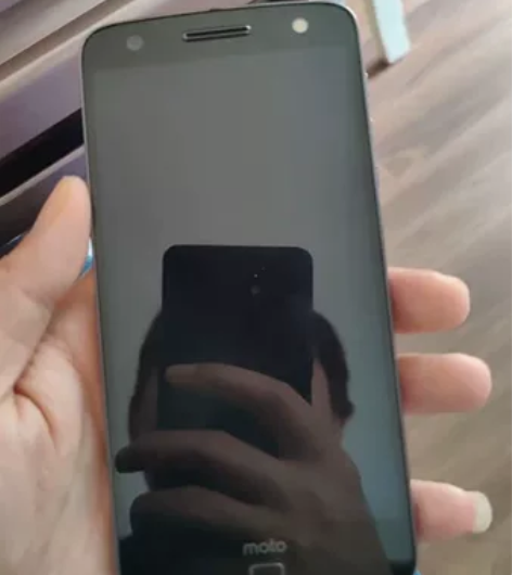 摩托罗拉Z1。WiFi模块是坏的。不是全网...