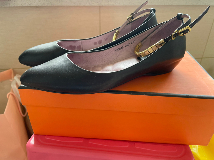 Tata黑色平底鞋 搭配工装 很舒服 38码