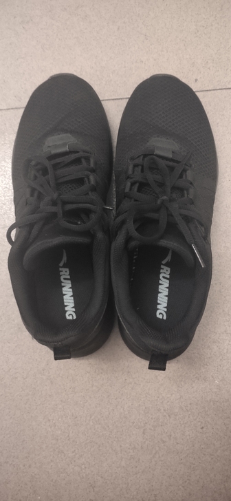 安踏男鞋40码穿过几次几乎全新