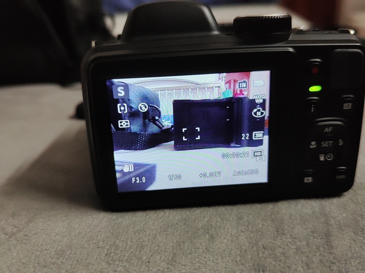 惠普D3500数码微单相机，配件有一个充电...