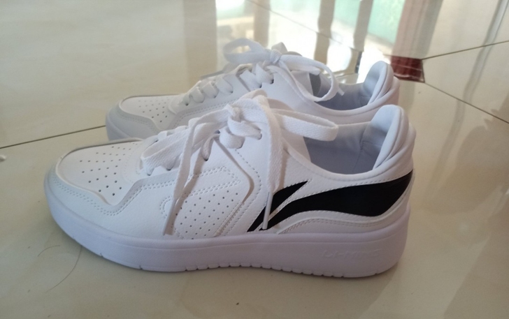 李宁板鞋 急出 200多入的 便宜卖可小刀