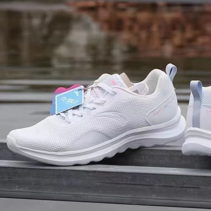 安踏女款运动休闲鞋，全新原包装，码数36/...