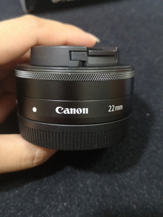 佳能22饼干镜头。成色很新（正常使用痕迹）...