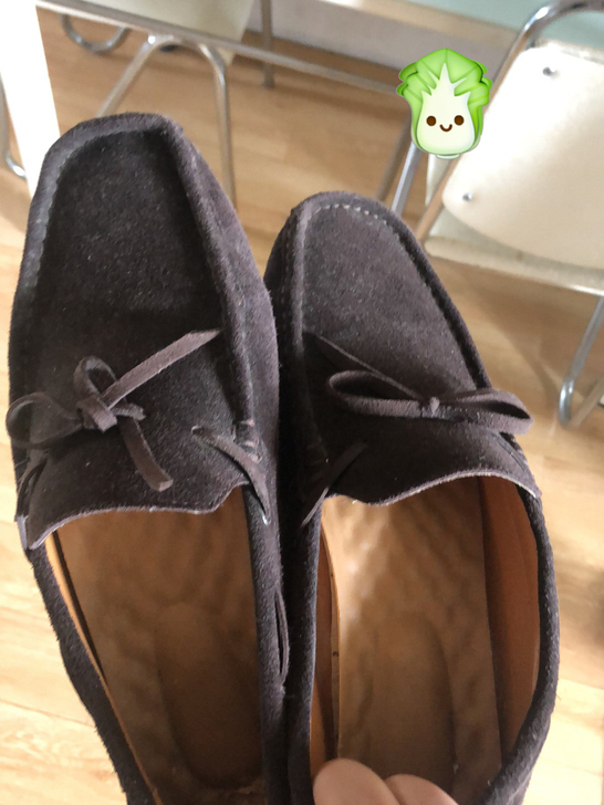 清理鞋柜，忘记在哪买的酒红色豆豆鞋，9成新...