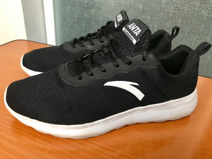 安踏ANTA 跑步鞋 男运动鞋42.5码....