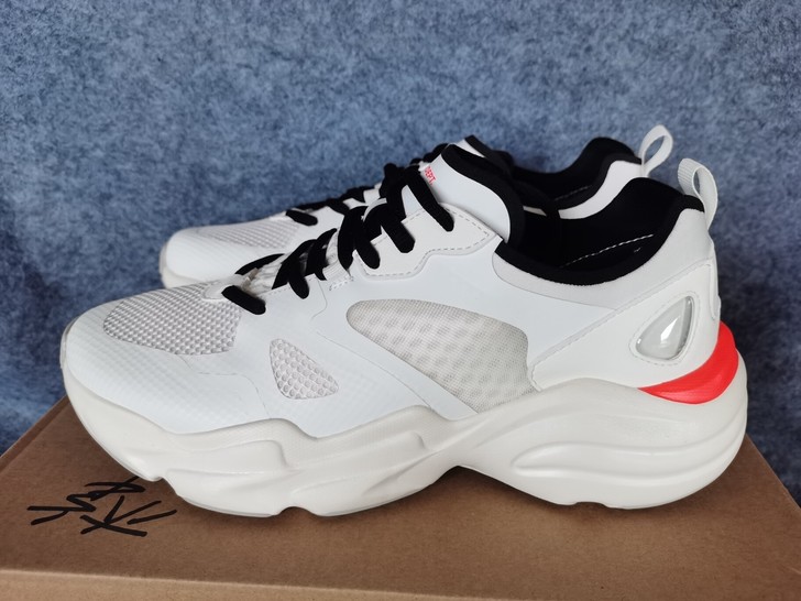 安踏男鞋轻便舒适透气时尚