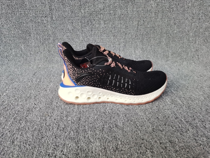 安踏36码虫洞科技运动鞋夏季款