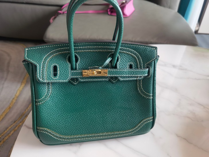 包包实在太多了，搬来新家放不下