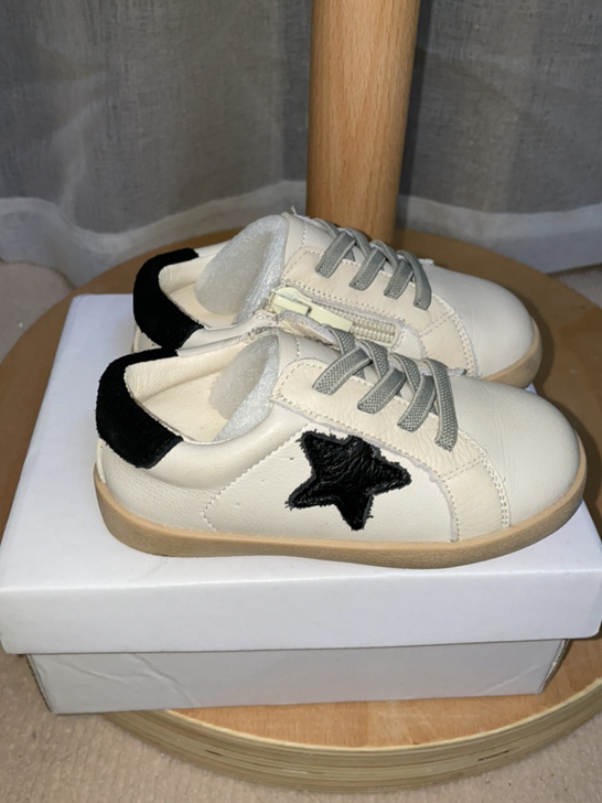 星星运动休闲帆布鞋米白色。19码全店满50...