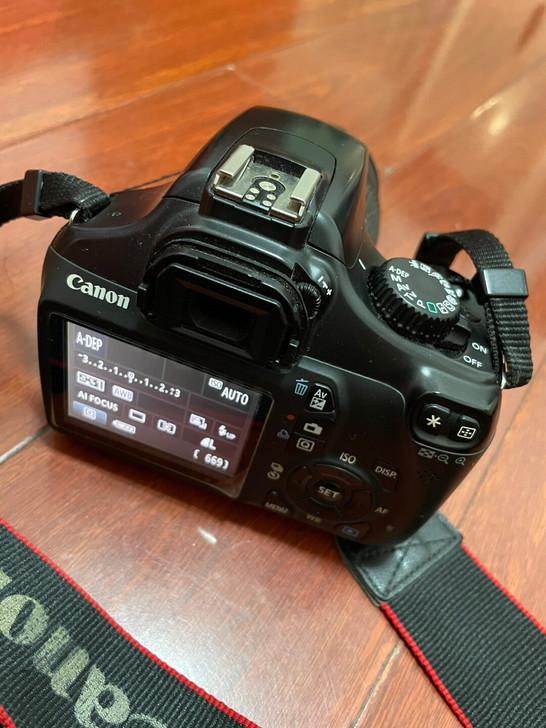 佳能单反相机1100D 镜头设备无破损