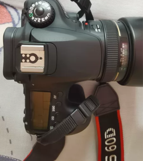 九成新以上，60D，无拆无修，个人一手购买...