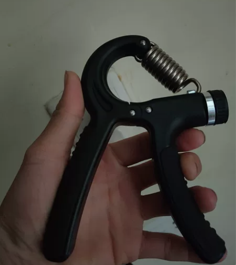 调到满档调不回去了,力气大的可以拿下。握力...