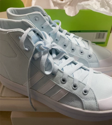 【阿迪达斯neo运动鞋】 之前生日朋友送的...