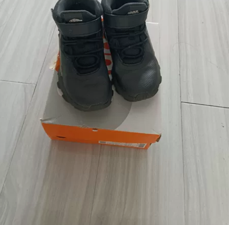 阿迪二童运动鞋30码脚长180Adidas...