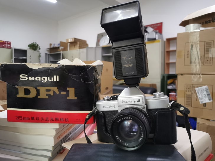 海鸥DF1单反相机，搬家清出。带原装皮包。...