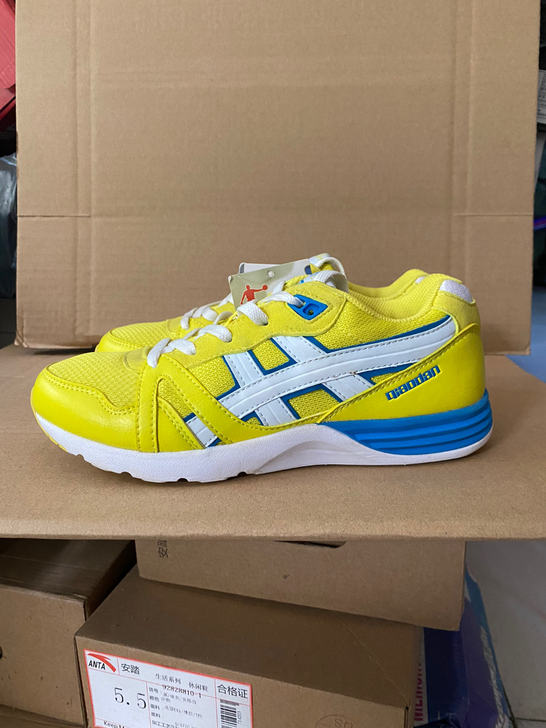 乔丹秋季女款休闲鞋，36码内长22.5厘米...