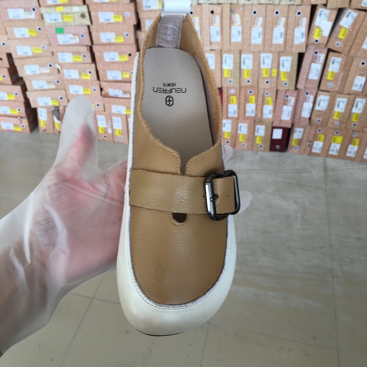 2021年新款豆豆鞋品牌真皮三色，鞋面头层...